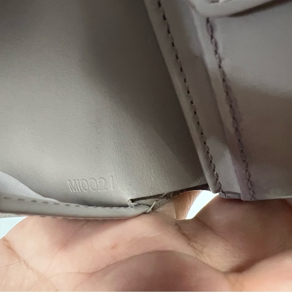 LOUIS Vuitton Elastic Epi Wallet - Picture 8 of 16
